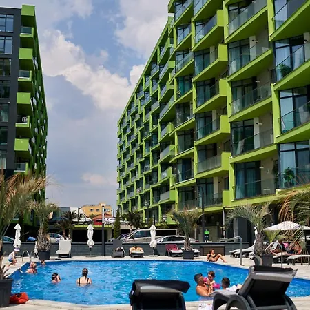 Red4you And Pool * Mamaia